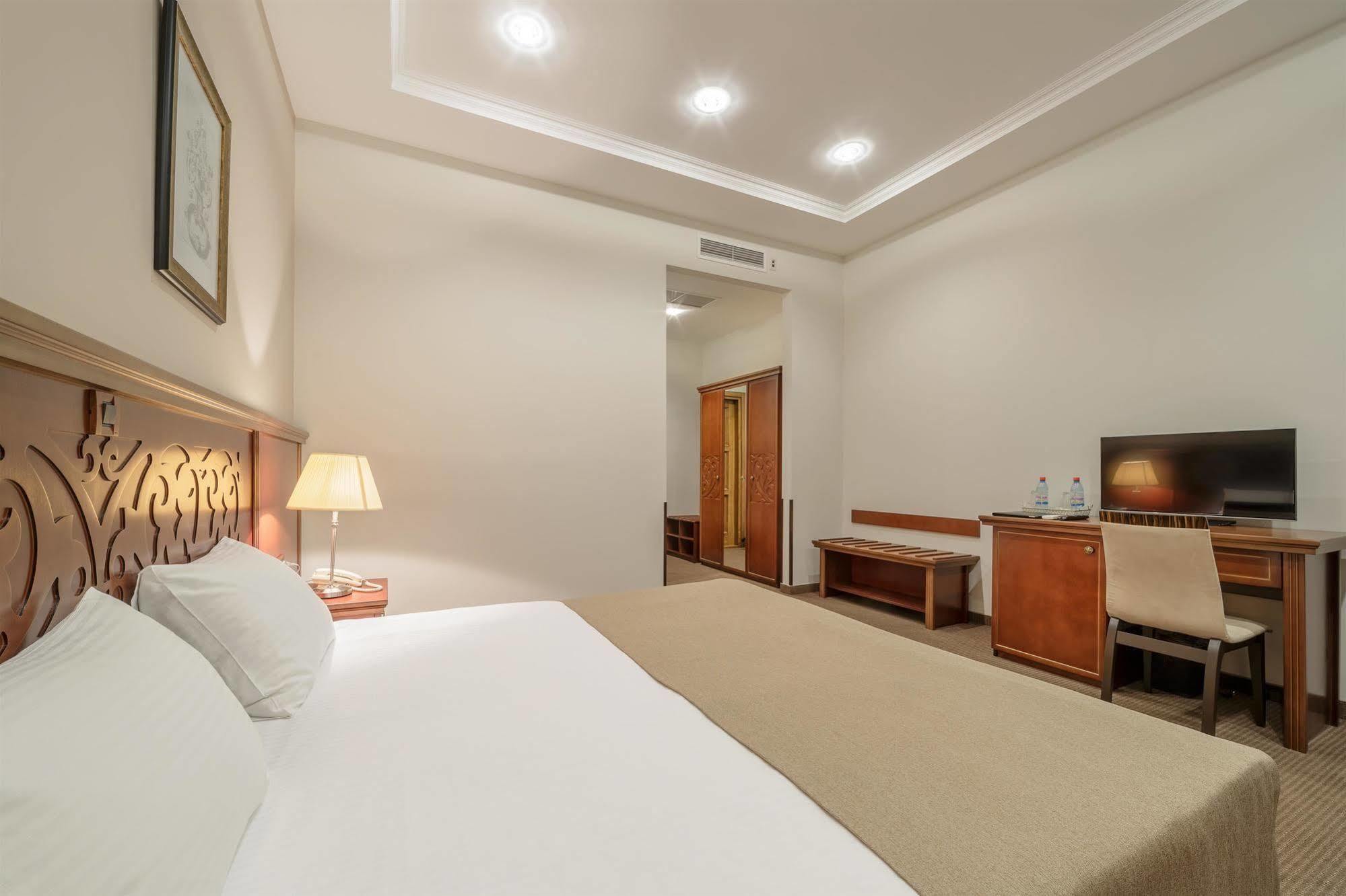 Alarus Luxe Hotel Одеса Екстериор снимка