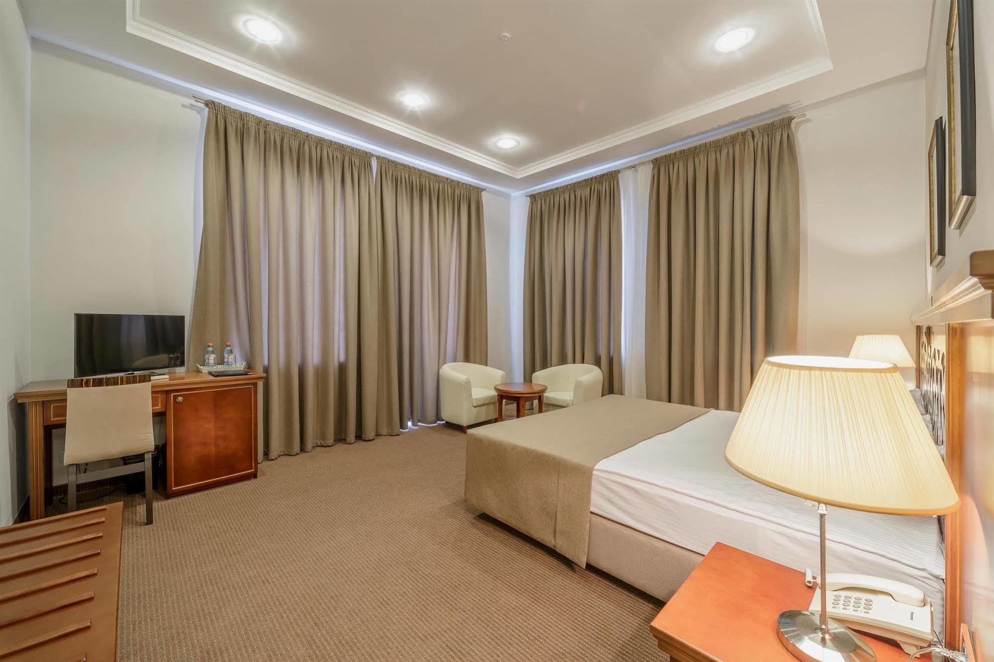 Alarus Luxe Hotel Одеса Екстериор снимка