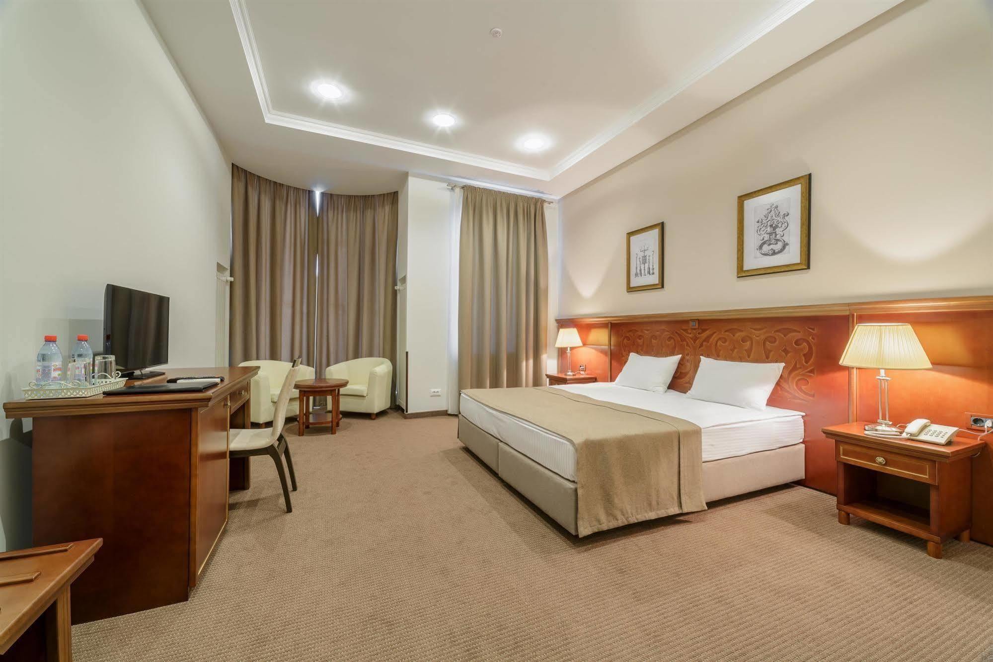Alarus Luxe Hotel Одеса Екстериор снимка