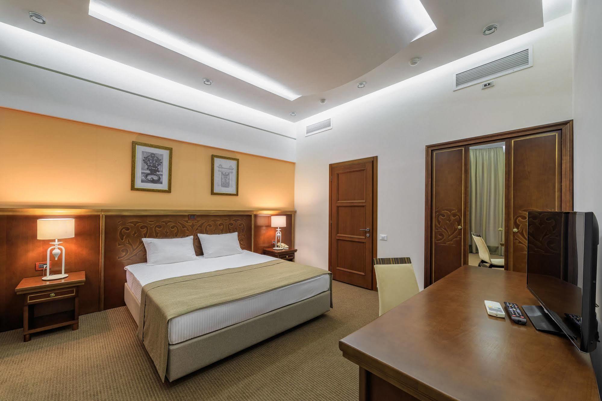 Alarus Luxe Hotel Одеса Екстериор снимка